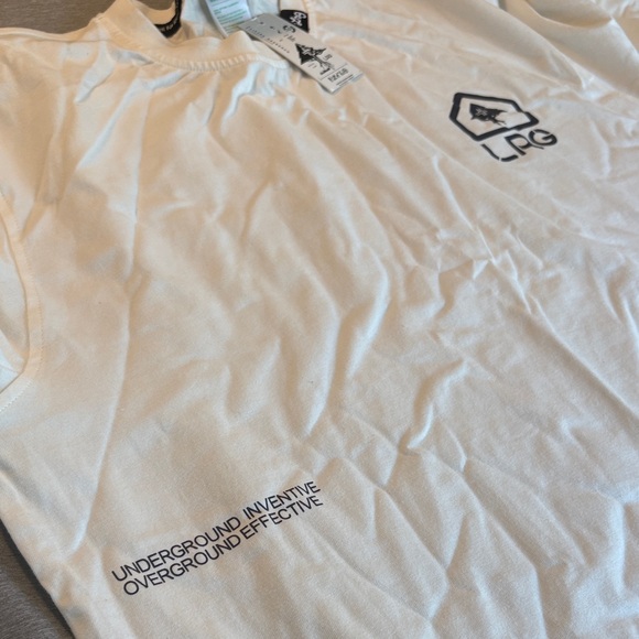 LRG Men's White Long Sleeve Graphic Tee - Picture 6 of 9
